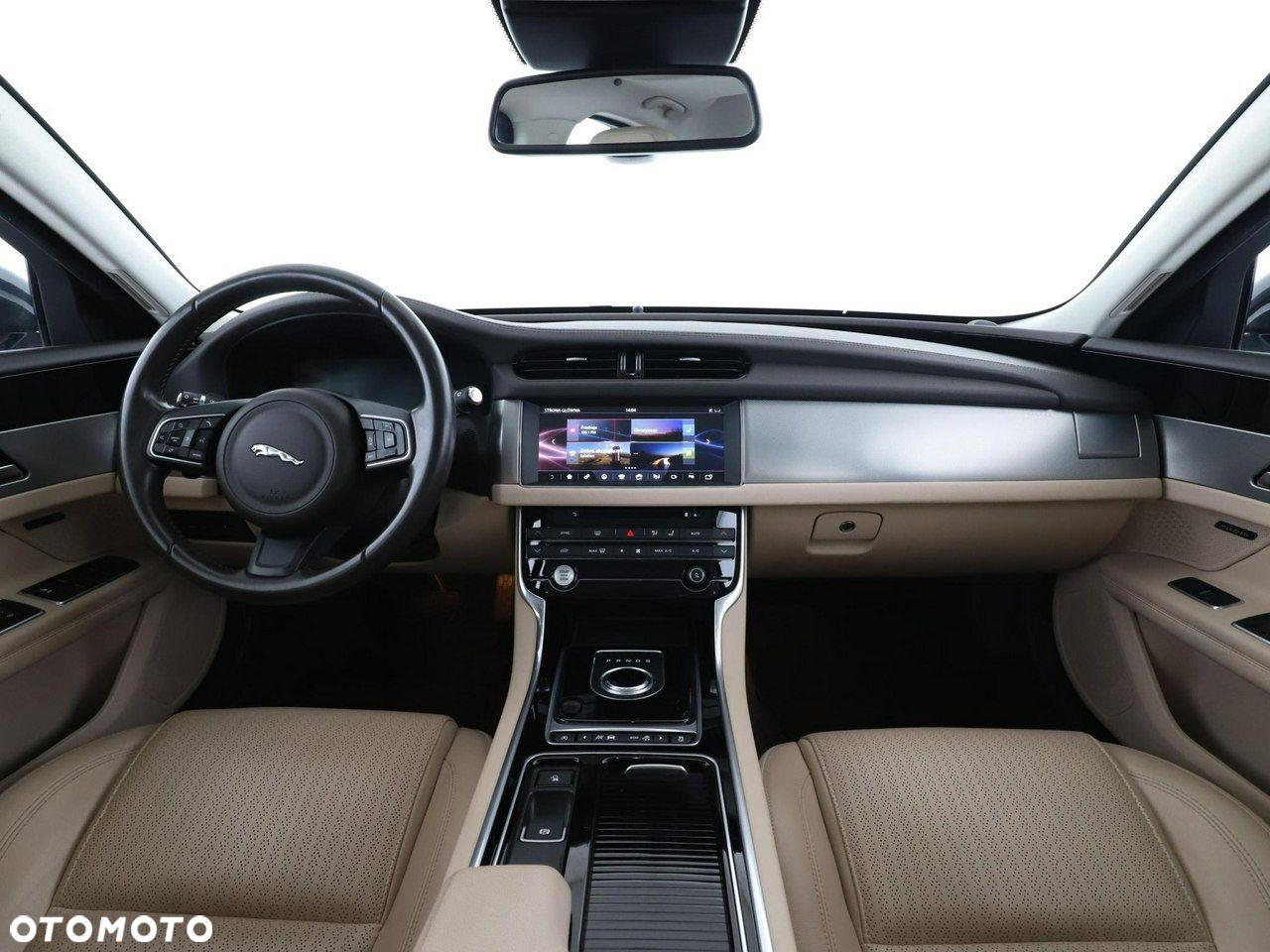 Jaguar XF 20d Portfolio - 15