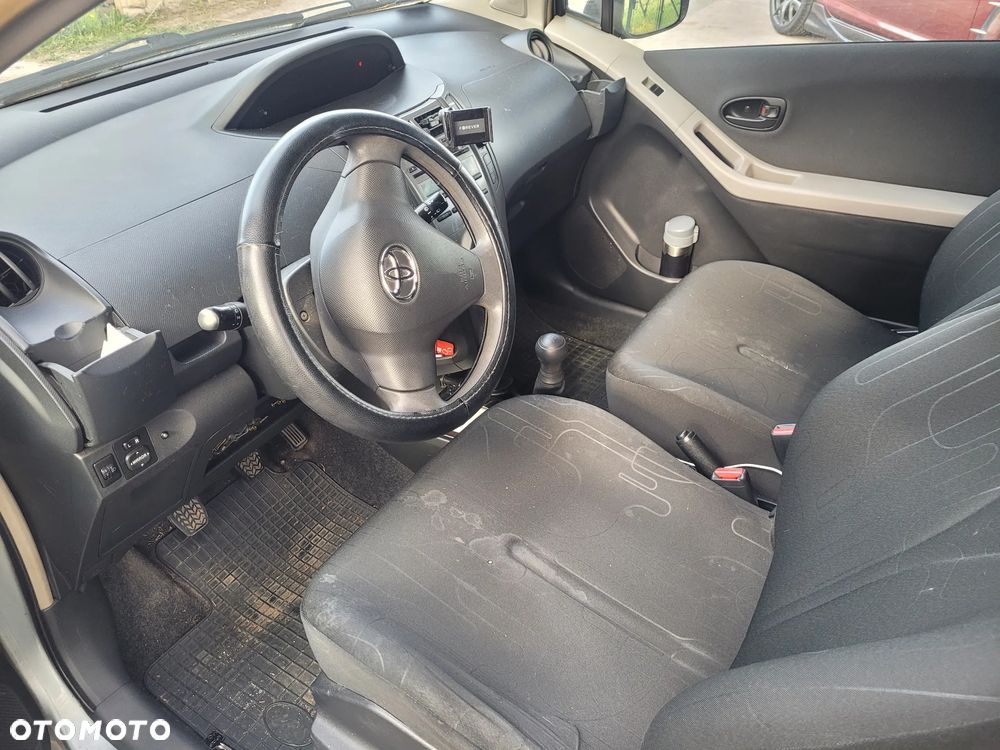 Toyota Yaris 1.0 Terra - 3