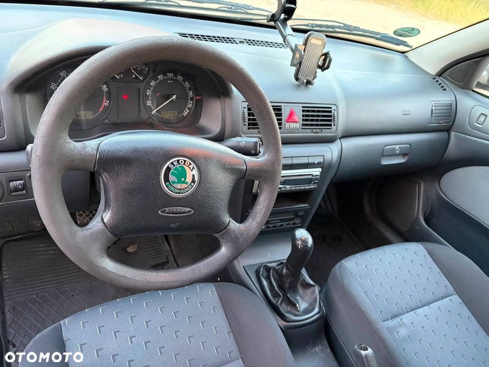 Skoda Octavia 1.6 Tour - 16