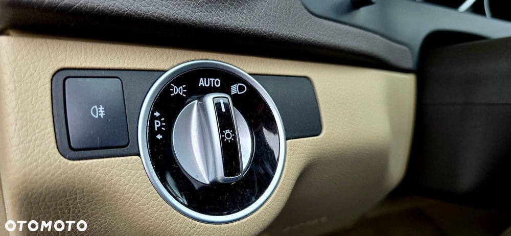 Mercedes-Benz Klasa C 250 CDI BlueEff Elegance 4-Matic - 26