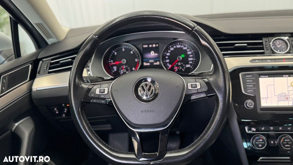 Volkswagen Passat 2.0 TDI DSG Highline - 14