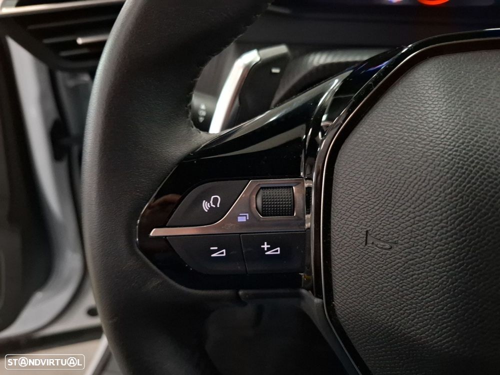 Peugeot 2008 1.2 Hybrid Allure e-DCS6 - 16