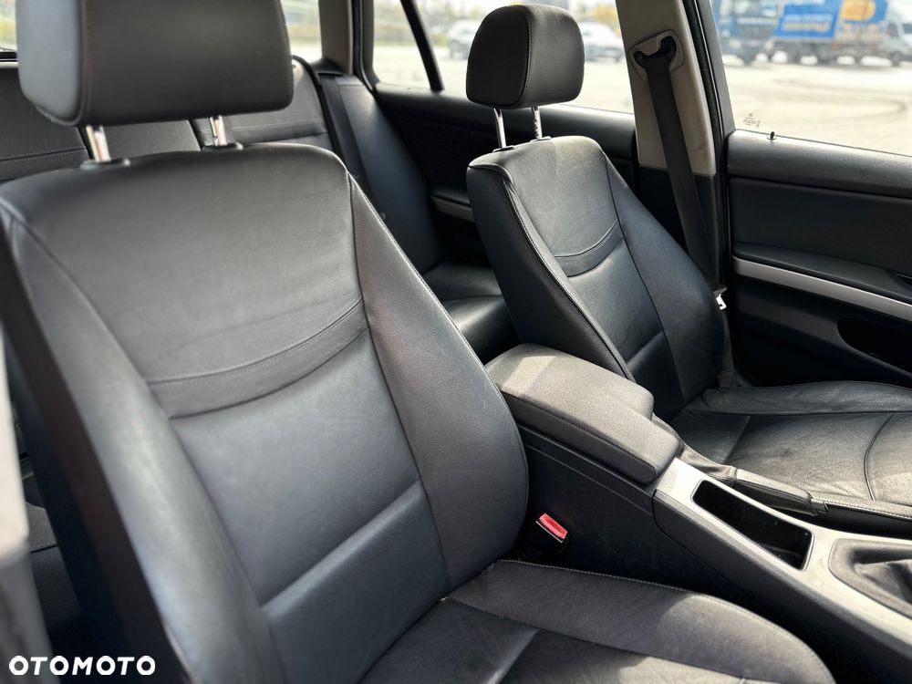 BMW Seria 3 318d - 14