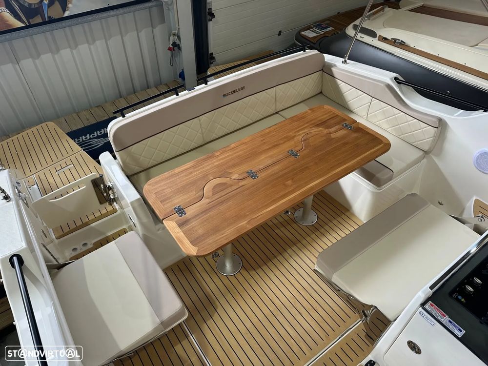 Quicksilver Activ 875 Sundeck - 22