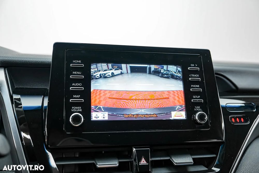 Toyota Camry Luxury - 36
