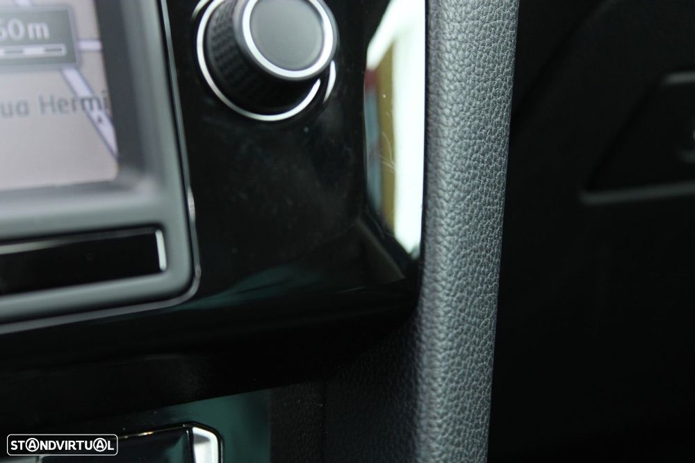 VW Passat Variant 1.6 TDI Highline DSG - 33