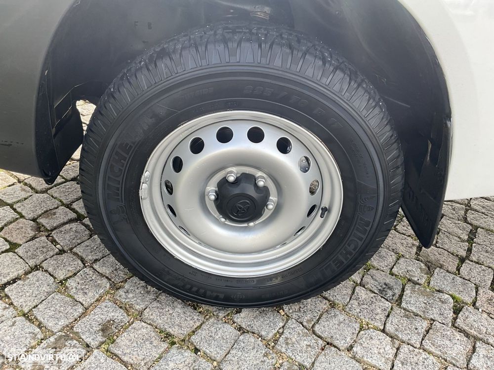 Toyota Hilux 2.4 D-4D 2WD CE - 13