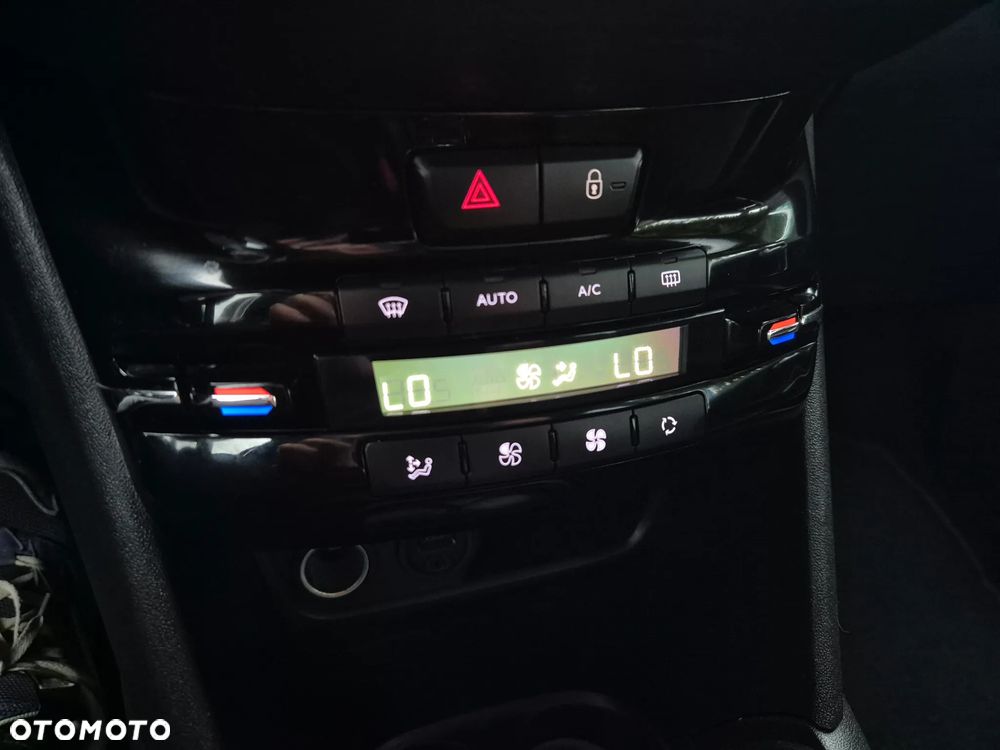 Peugeot 208 1.6 BlueHDi Allure S&S - 13