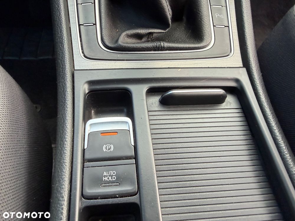 Volkswagen Golf - 24