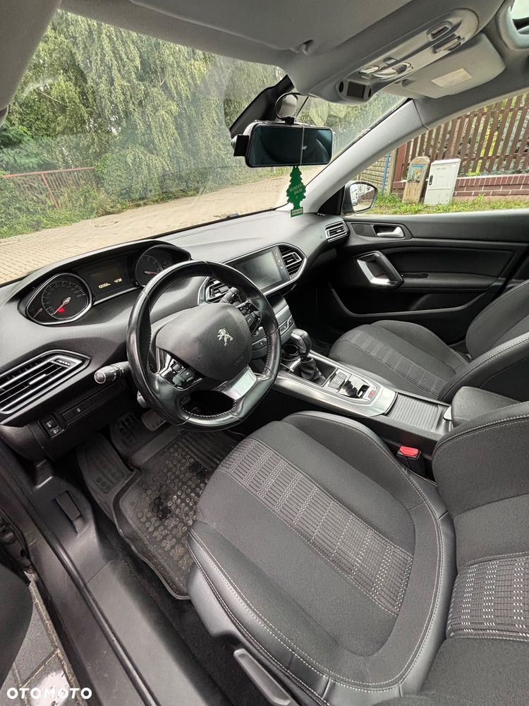 Peugeot 308 1.2 PureTech Active S&S EAT6 - 11