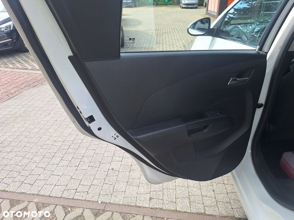 Chevrolet Aveo 1.6 LTZ - 11