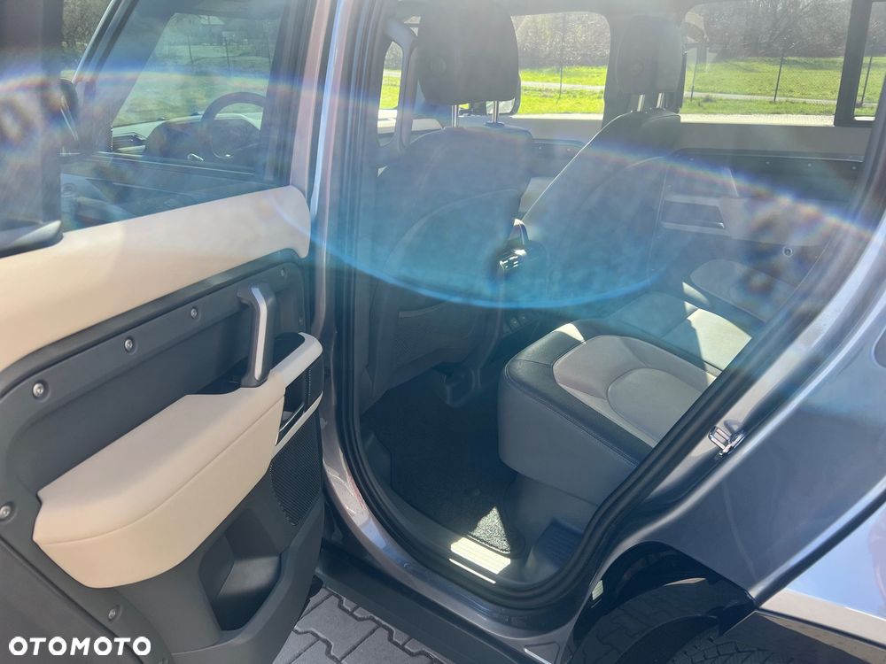 Land Rover Defender 3.0 D250 mHEV X-Dynamic SE - 9