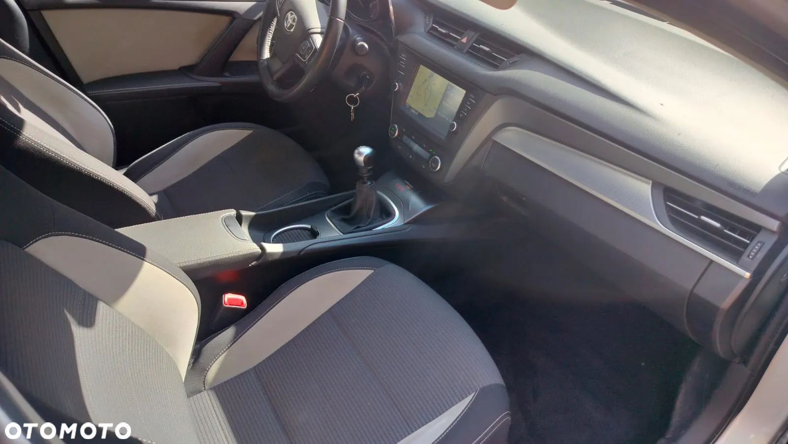 Toyota Avensis 1.8 Premium - 8