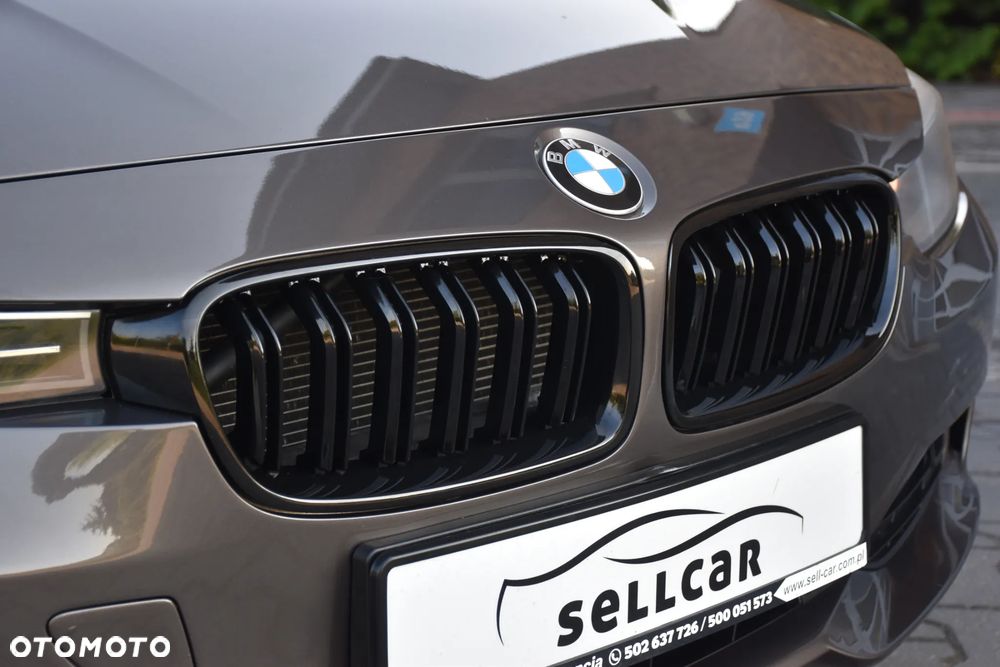 BMW Seria 3 ver-318d-luxury-line - 28