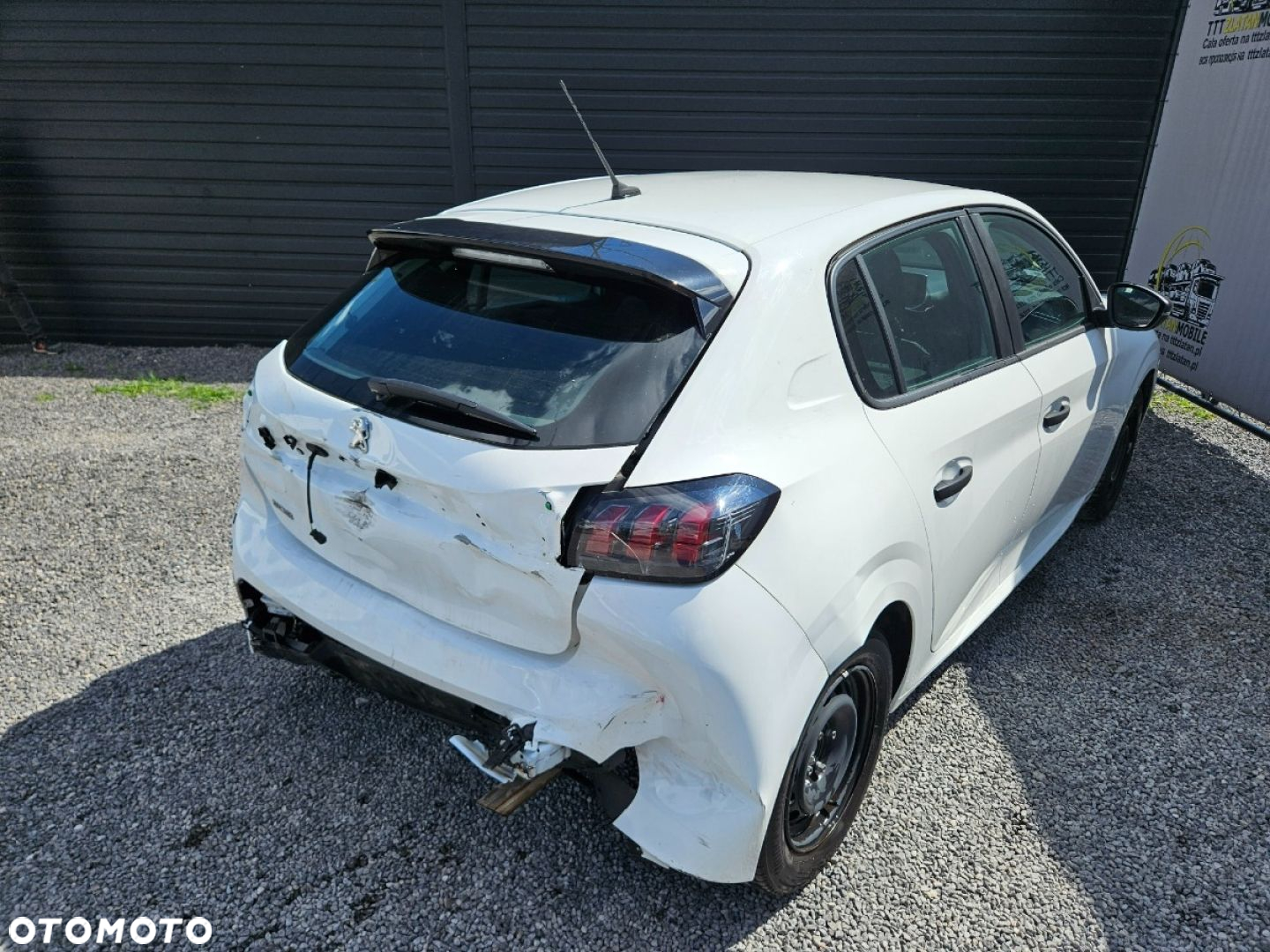 Peugeot 208 - 19