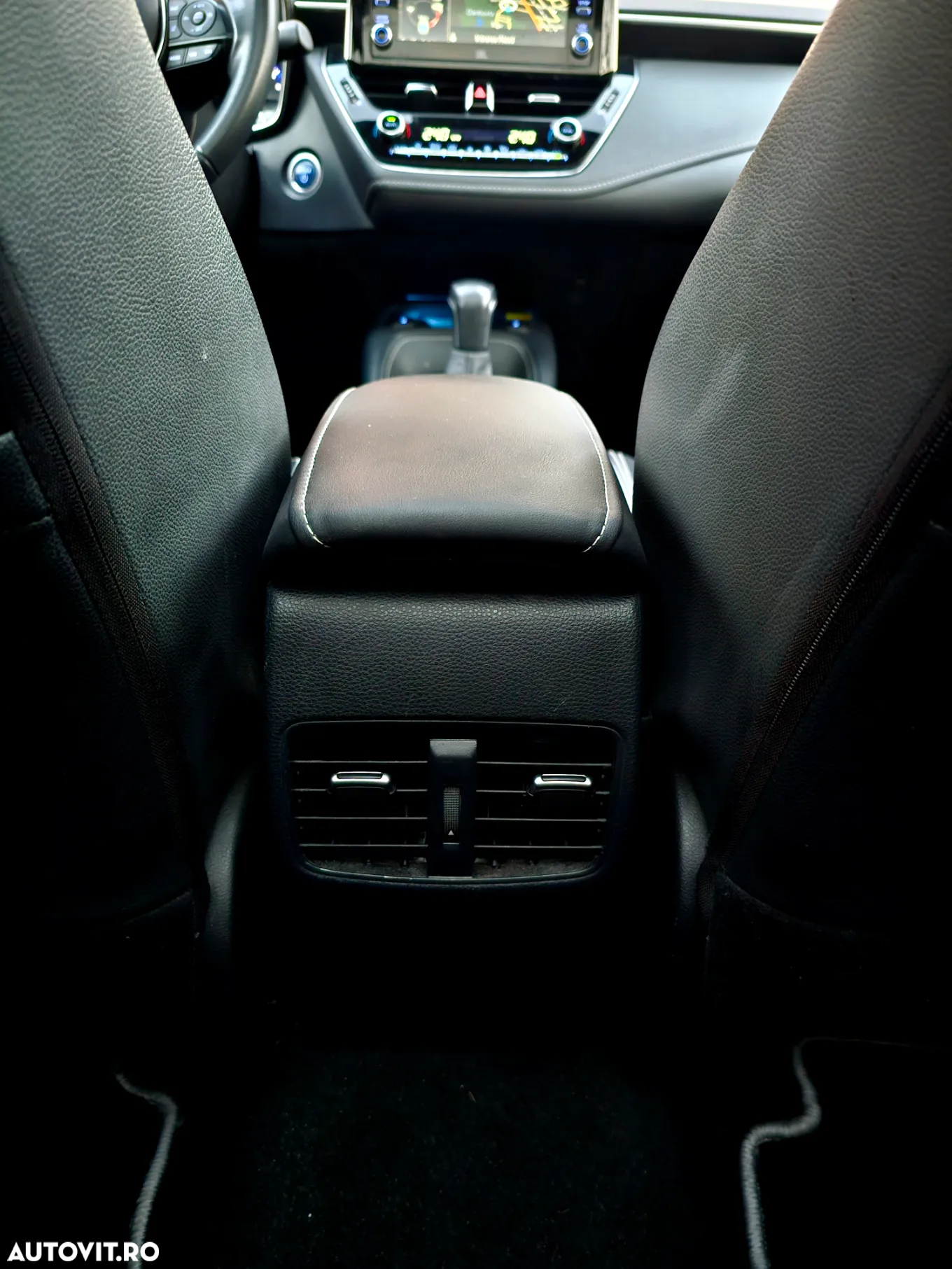 Toyota Corolla 2.0 HSD Exclusive Plus GR Sport Bi-Tone - 27