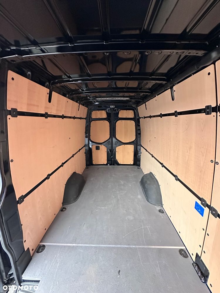 Mercedes-Benz Sprinter - 13