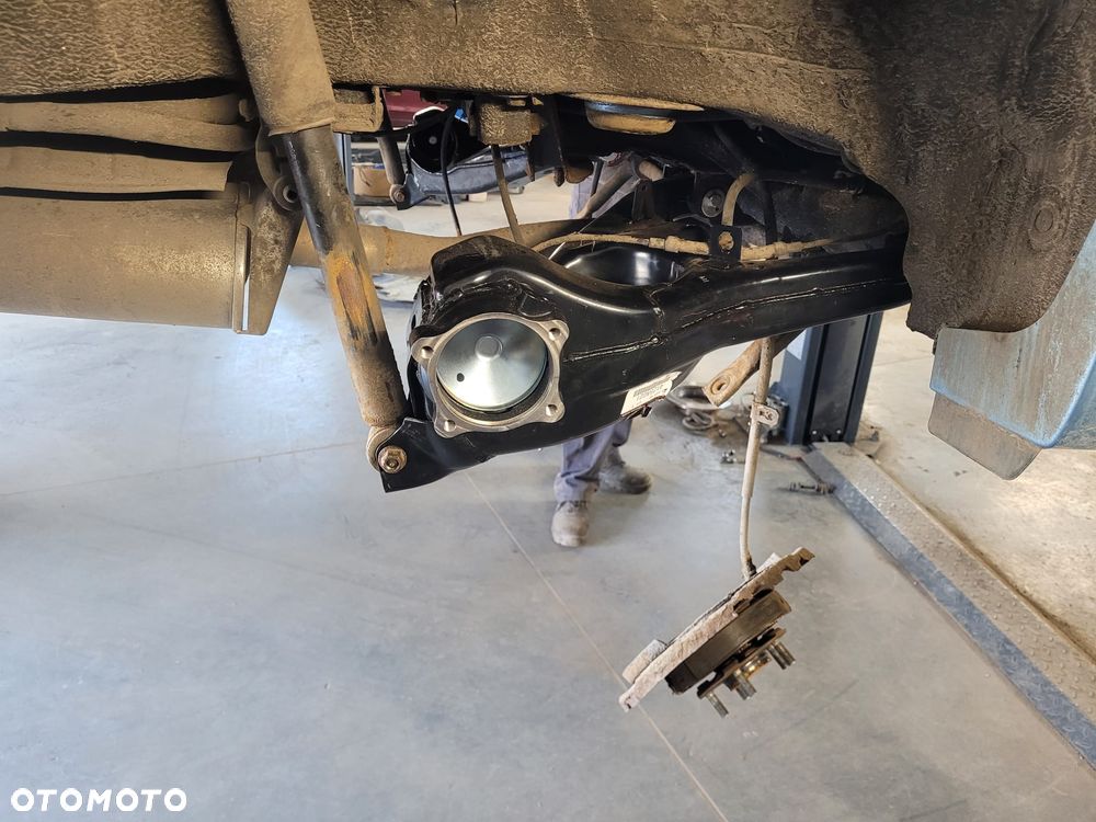 Mitsubishi Grandis 2.4 Inform - 14