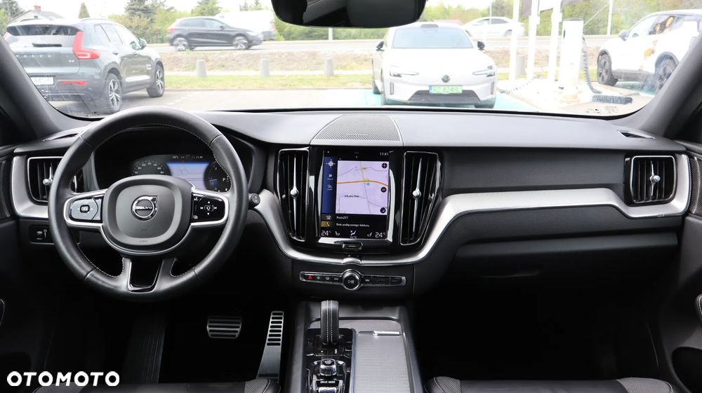 Volvo XC 60 B5 D AWD R-Design - 11