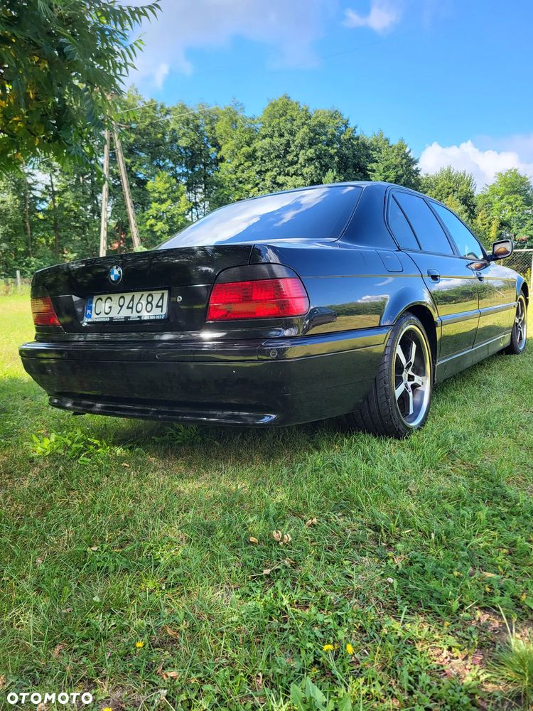 BMW Seria 7 740i - 2