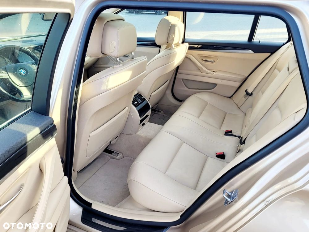 BMW Seria 5 523i - 8