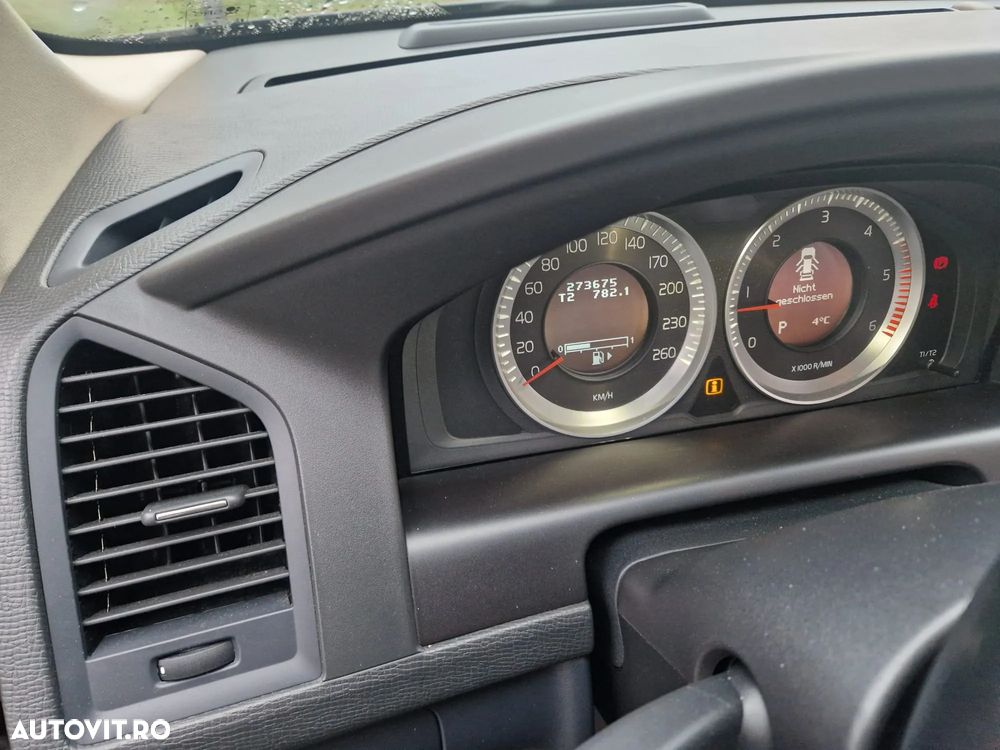 Volvo XC 60 D4 AWD Geartronic Kinetic - 4
