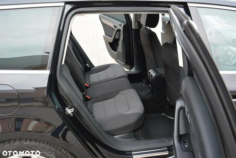Volkswagen Passat - 15