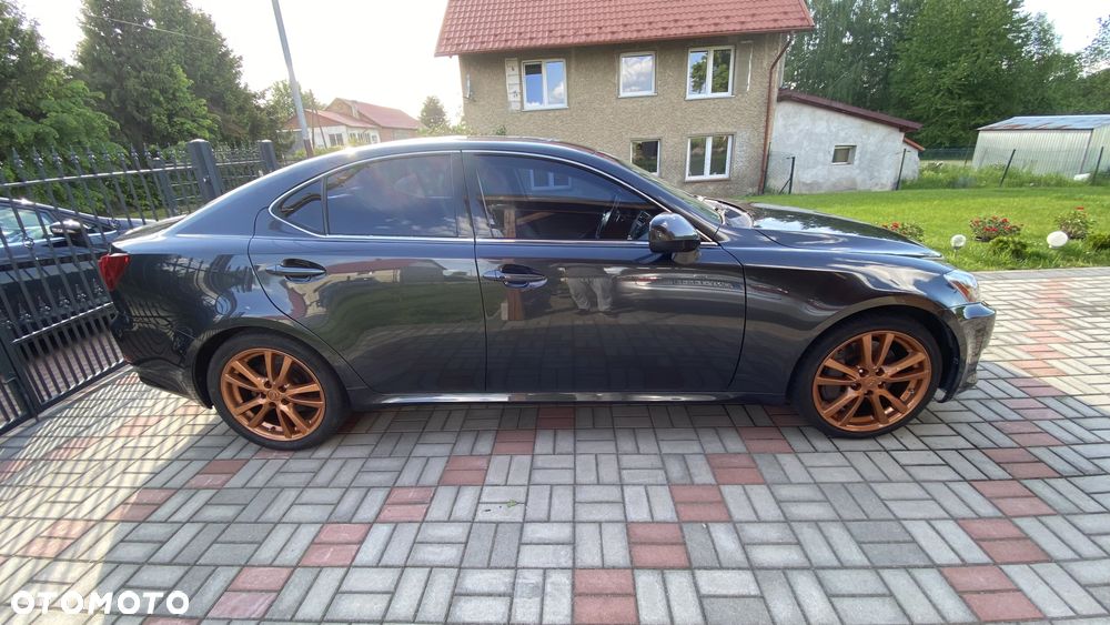 Lexus IS - 4