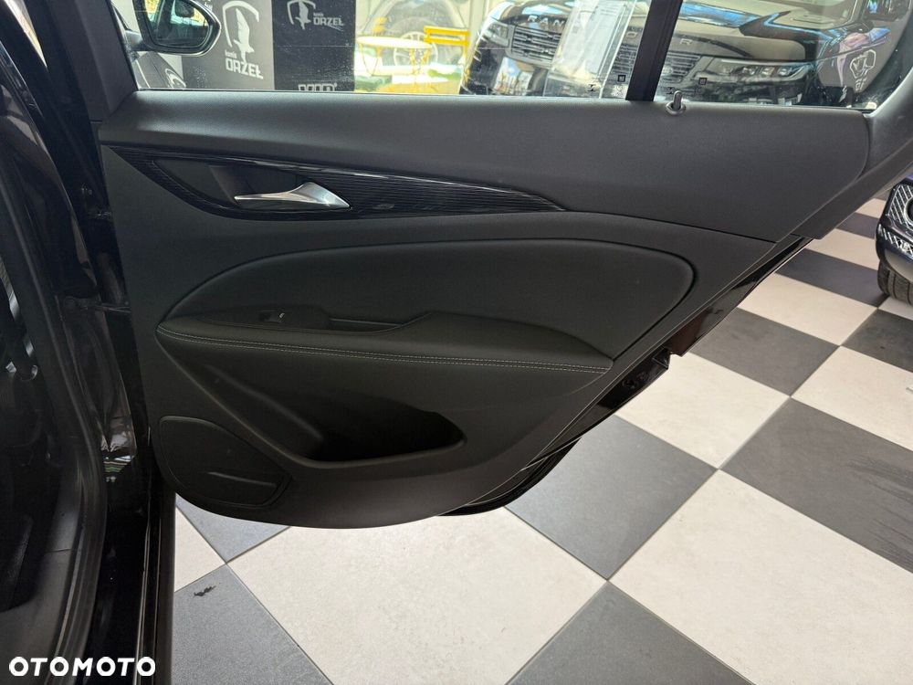 Opel Insignia - 12