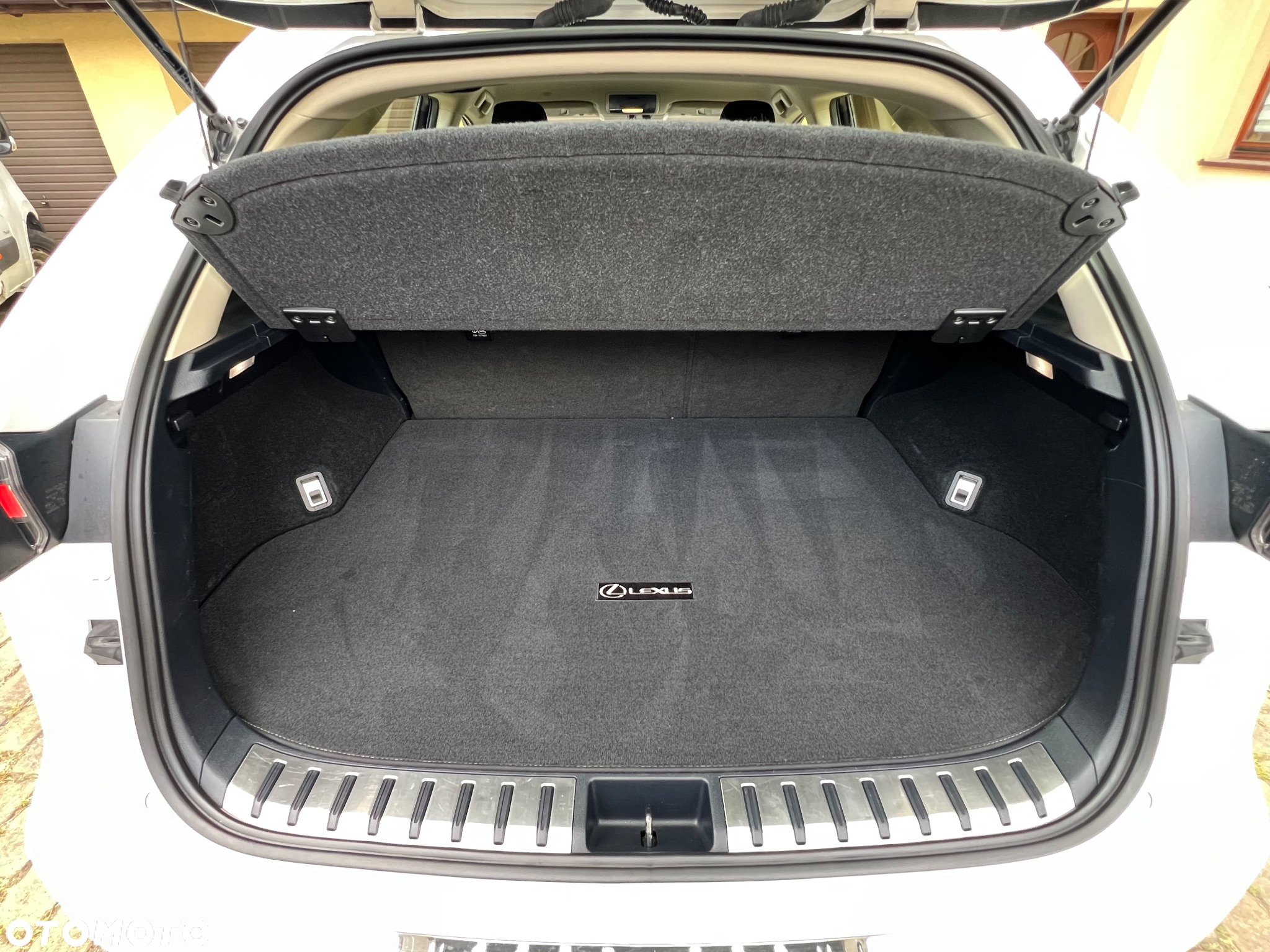 Lexus NX 300h Elegance + Business AWD - 11