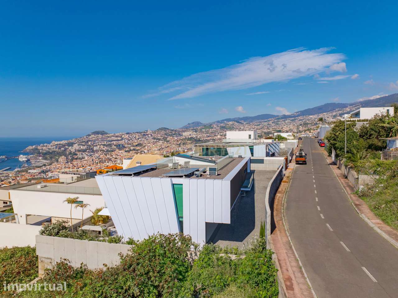 Luxuosa Moradia T4 no Funchal com Piscina e Vista Panorâmica - Grande imagem: 4/52