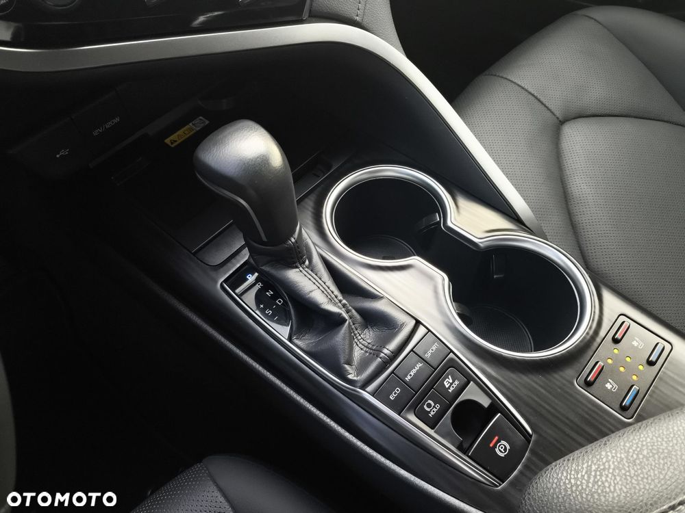 Toyota Camry 2.5 Hybrid Executive CVT - 27