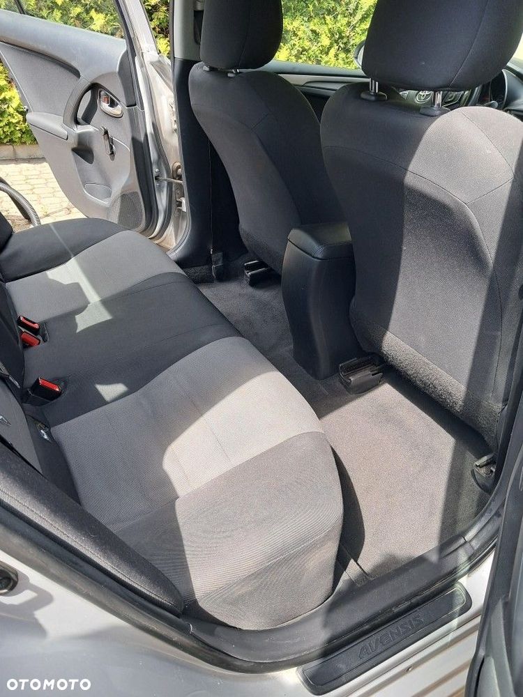 Toyota Avensis - 7