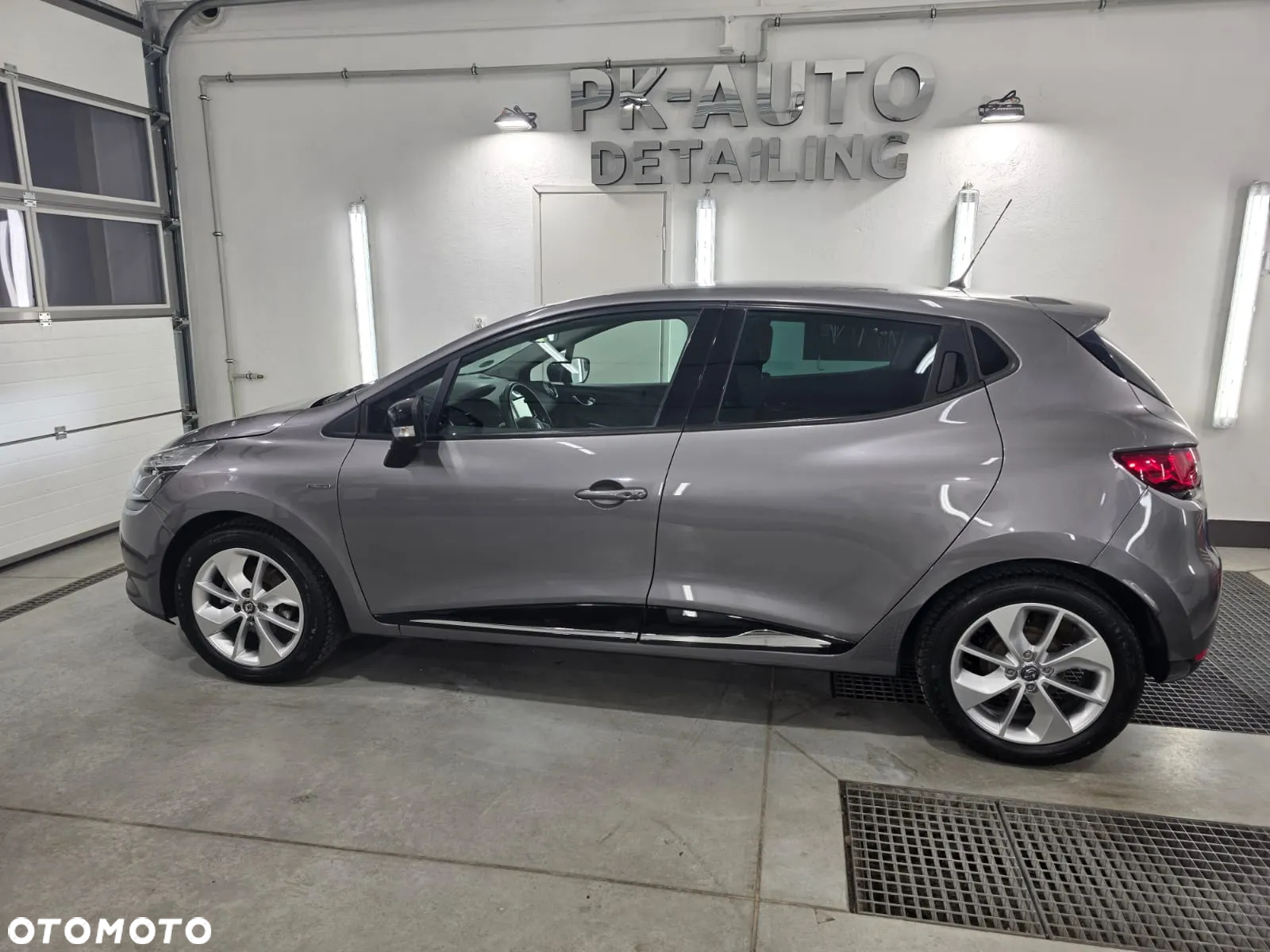 Renault Clio 1.2 16V 75 LIMITED - 15