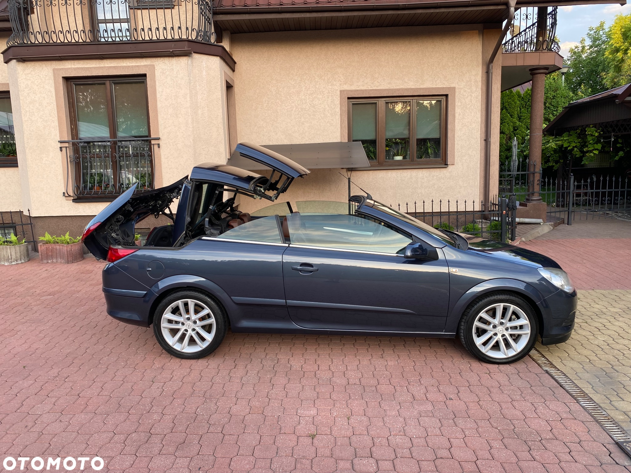 Opel Astra III GTC 1.9 CDTI Cosmo - 16