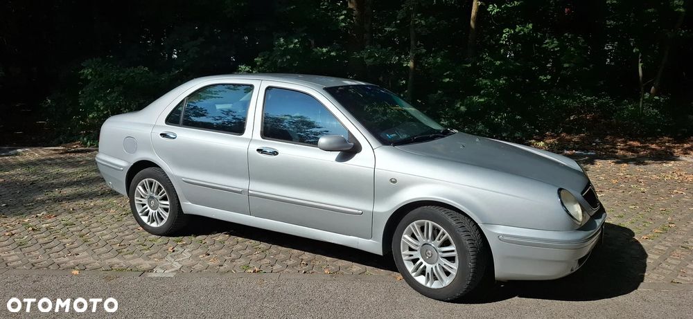 Lancia Lybra 2.0 LX - 2