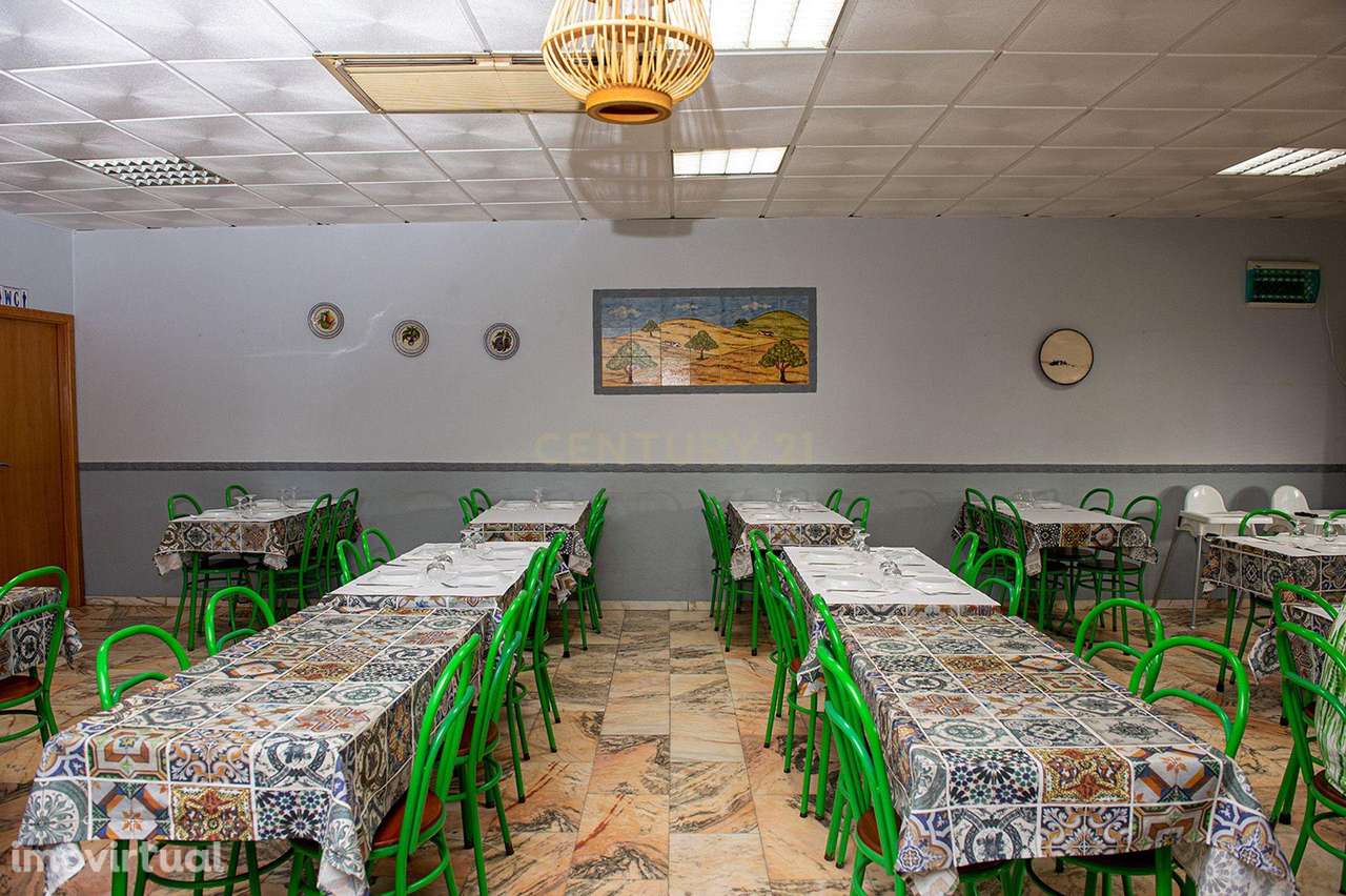 Restaurante com 60 lugares e um Apartamento T2 - Grande imagem: 5/28