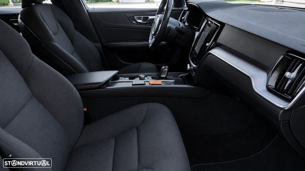 Volvo V60 2.0 B4 Momentum Geartronic - 19
