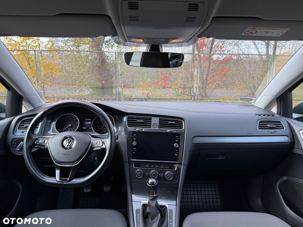 Volkswagen Golf - 8