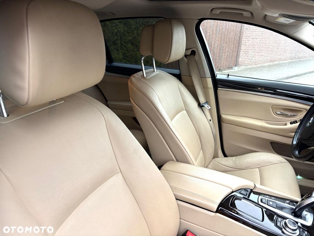 BMW Seria 5 535i Luxury Line - 12