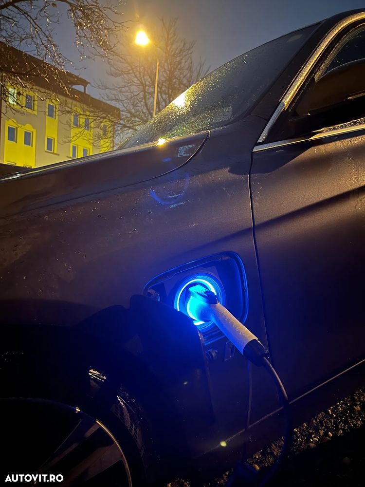 BMW Seria 3 330e xDrive Aut. - 5