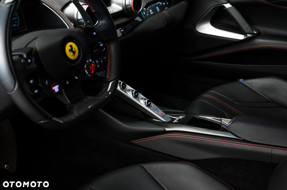 Ferrari 812 Superfast - 23