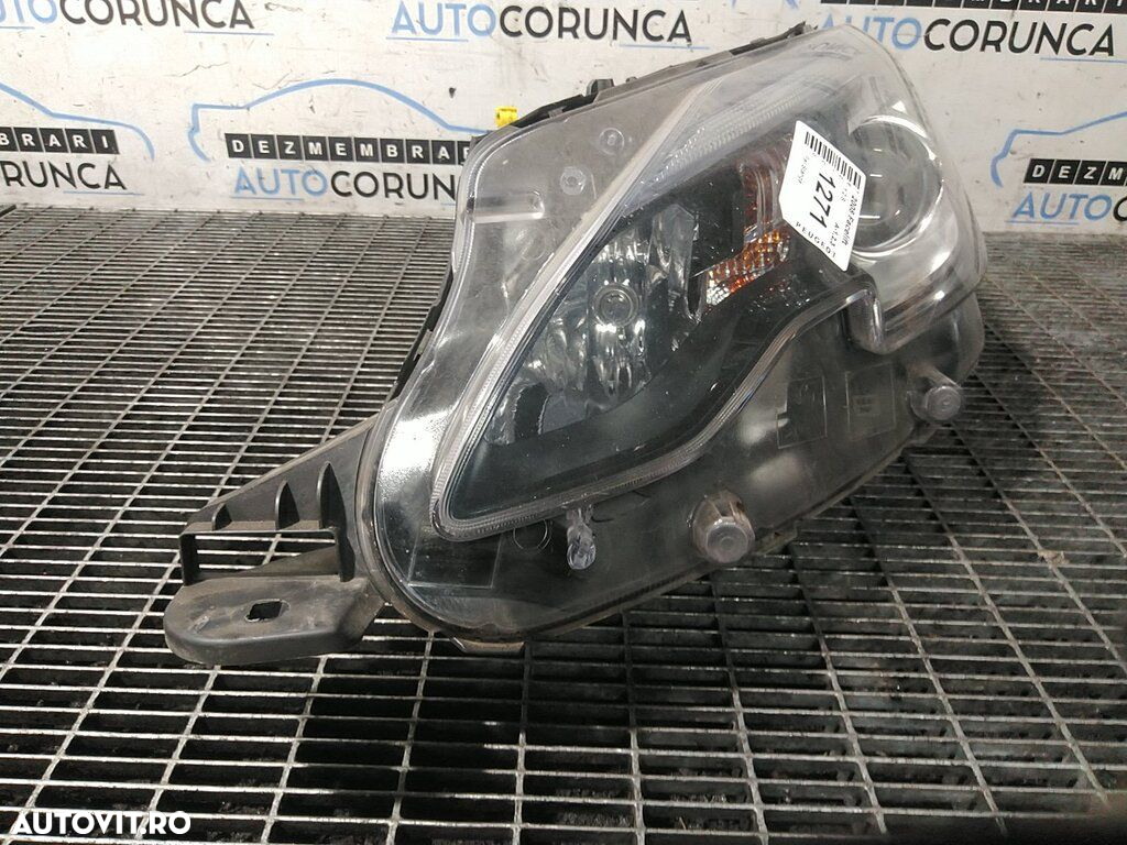 Far Stanga Peugeot 2008 Facelift 2016 - 2019 SUV 4 Usi (1271) Cu lupă - 2
