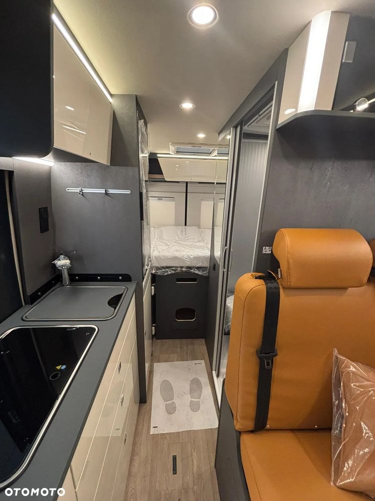 Laika KOSMO 60 SUPREMO z oknem SkyView - 9