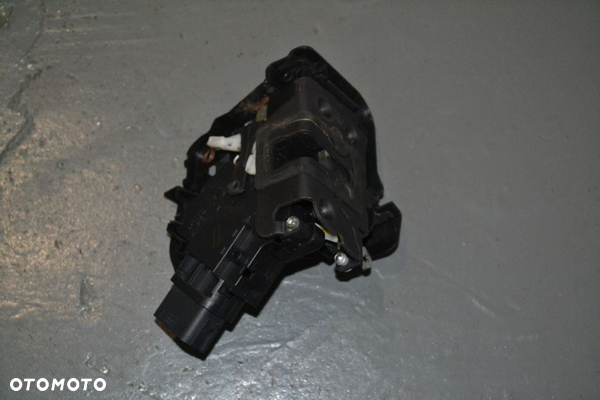 FORD FOCUS MK2 ZAMEK DRZWI PRAWY PRZÓD 3M5AR21812AK
