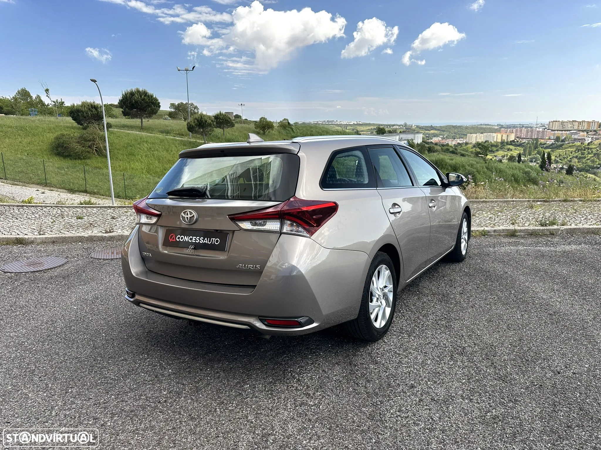 Toyota Auris Touring Sports 1.6 D-4D Comfort +P.Sport+Navi - 4