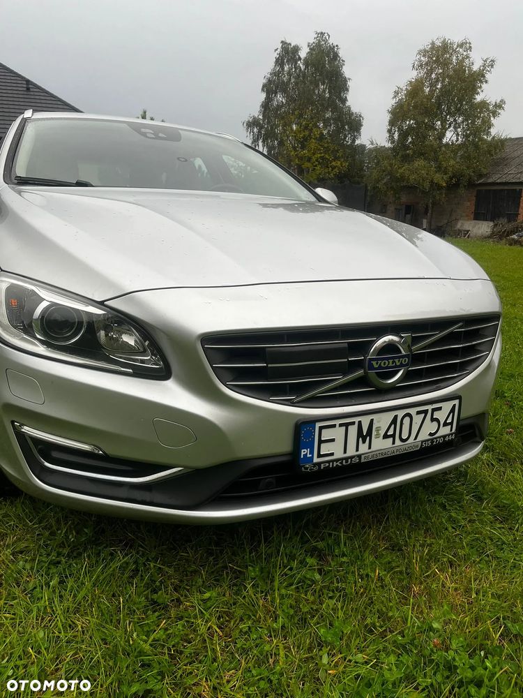 Volvo V60 D6 AWD Plug-in Hybrid R-Design Momentum - 10