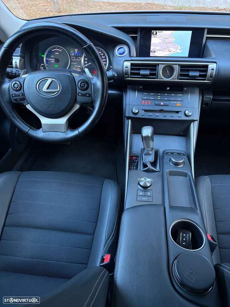 Lexus IS 300H Luxury - 17