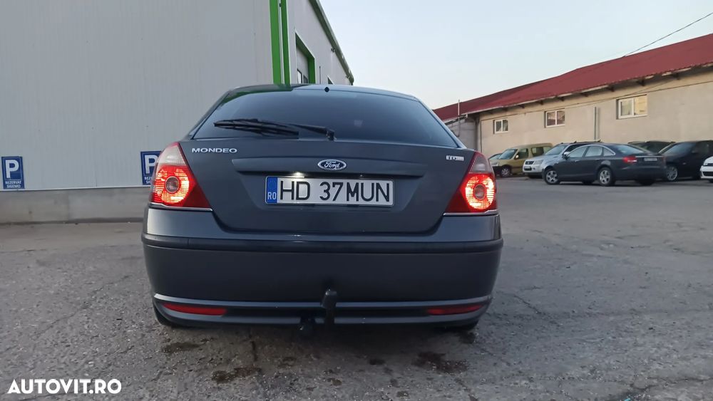 Ford Mondeo 2.0TDCi Ghia - 12