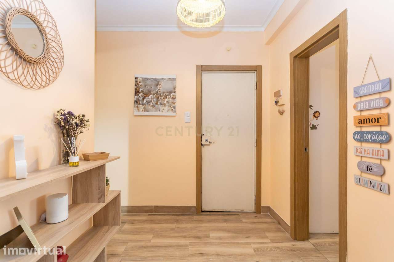 Apartamento T2(+1) Renovado com Logradouro de 135m² – Pronto a Habitar - Grande imagem: 2/29